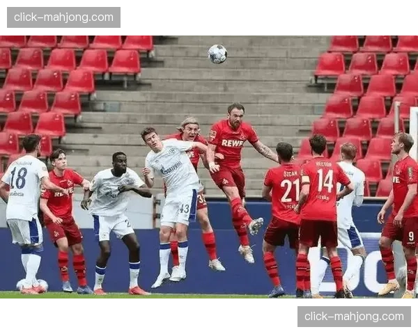 德甲中下游球队普遍采用三中卫 强调防守紧凑与身体对抗